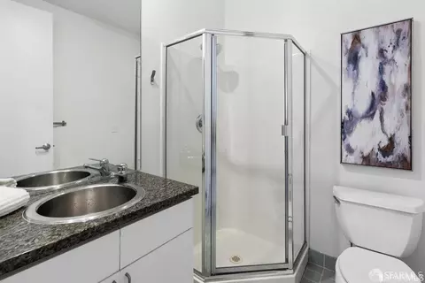 Bath - 15 Lucerne St #B, San Francisco, CA 94103 photo 4 of 4