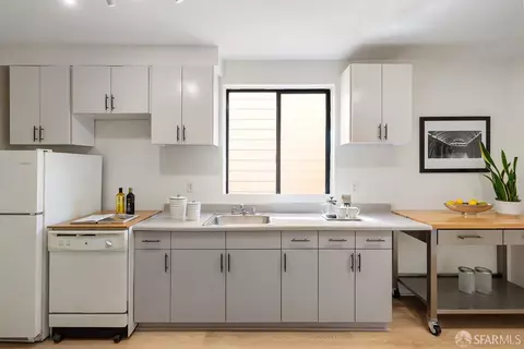 Kitchen - 535 40th Ave, San Francisco, CA 94121 photo 4 of 4