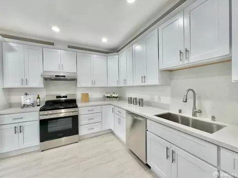 Kitchen - 801 Vienna St, San Francisco, CA 94112 photo 4 of 9