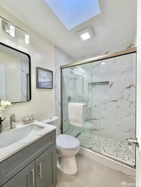 Bath - 801 Vienna St, San Francisco, CA 94112 photo 1 of 4