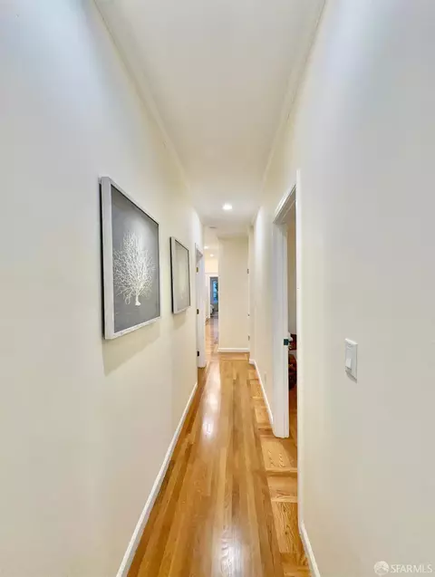 Entry Way - 801 Vienna St, San Francisco, CA 94112 photo 3 of 6