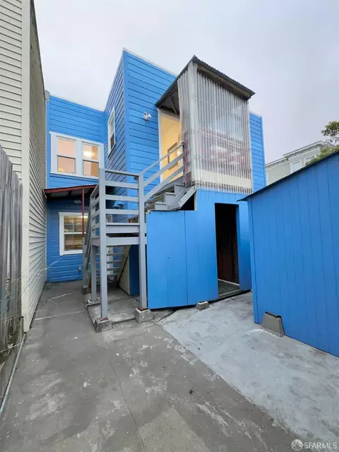 Exterior - 801 Vienna St, San Francisco, CA 94112 photo 5 of 9