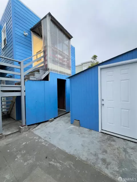 Exterior - 801 Vienna St, San Francisco, CA 94112 photo 4 of 9
