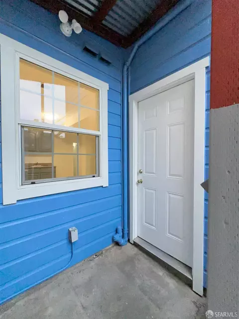 Exterior - 801 Vienna St, San Francisco, CA 94112 photo 3 of 9