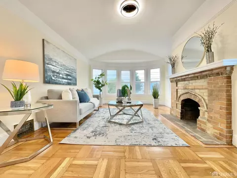 Living - 801 Vienna St, San Francisco, CA 94112 photo 2 of 5
