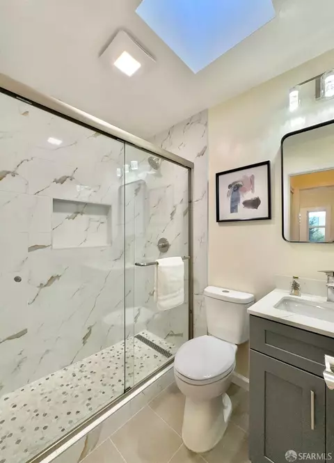 Bath - 801 Vienna St, San Francisco, CA 94112 photo 2 of 4
