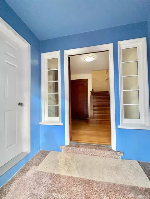 Entry Way - 801 Vienna St, San Francisco, CA 94112 photo 4 of 6