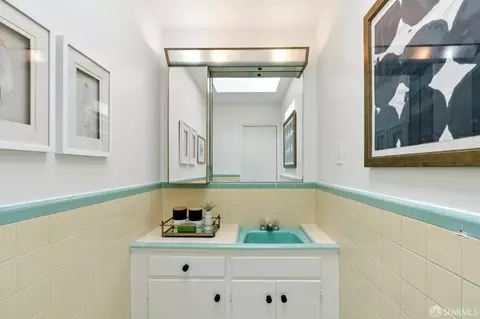 Bath - 834 Congo St, San Francisco, CA 94131 photo 1 of 4