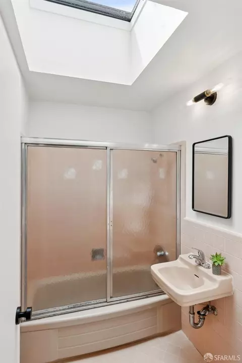 Bath - 834 Congo St, San Francisco, CA 94131 photo 3 of 4