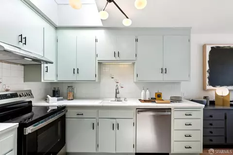 Kitchen - 834 Congo St, San Francisco, CA 94131 photo 4 of 6