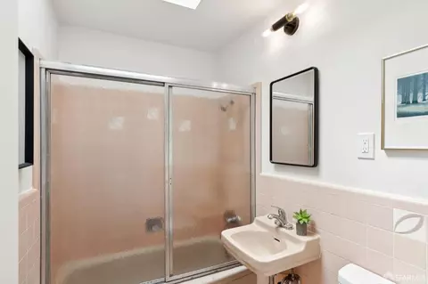 Bath - 834 Congo St, San Francisco, CA 94131 photo 4 of 4