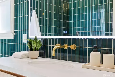 Bath - 38 Lippard Ave, San Francisco, CA 94131 photo 3 of 10