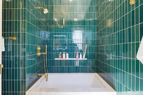 Bath - 38 Lippard Ave, San Francisco, CA 94131 photo 4 of 10