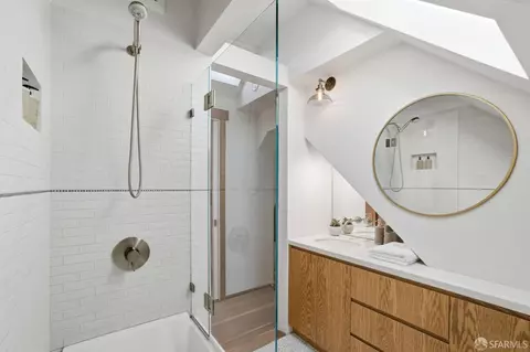 Bath - 38 Lippard Ave, San Francisco, CA 94131 photo 6 of 10
