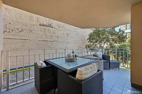 Exterior - 1650 Jackson St #302, San Francisco, CA 94109 photo 3 of 4