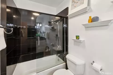 Bath - 2918 Van Ness St #1, San Francisco, CA 94109 photo 2 of 4