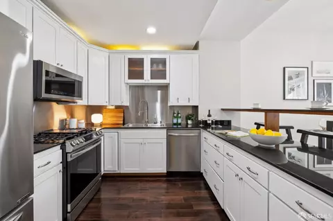 Kitchen - 2918 Van Ness St #1, San Francisco, CA 94109 photo 2 of 4
