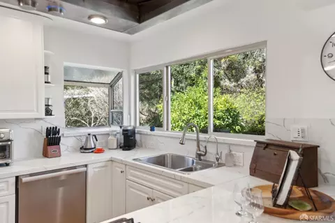 1639 Toledo Ct, Pacifica, CA 94044 photo 4