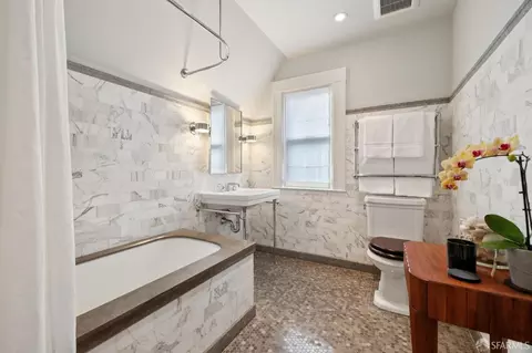 Bath - 4789 19th St, San Francisco, CA 94114 photo 2 of 3