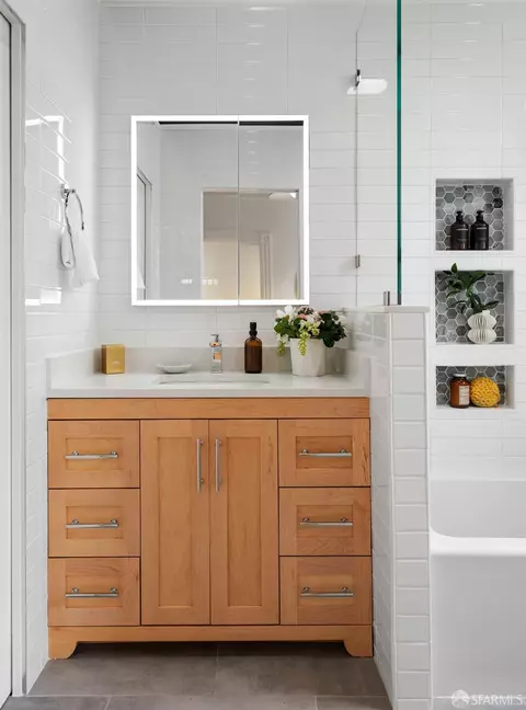 Bath - 249 Coleridge St, San Francisco, CA 94110 photo 2 of 3