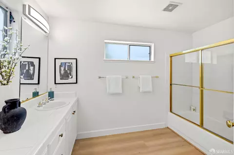 Bath - 117 Concord Cir, Mountain View, CA 94040 photo 3 of 6