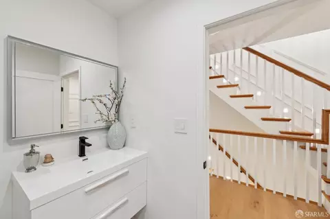 Entry Way - 1339 46th Ave, San Francisco, CA 94122 photo 2 of 3