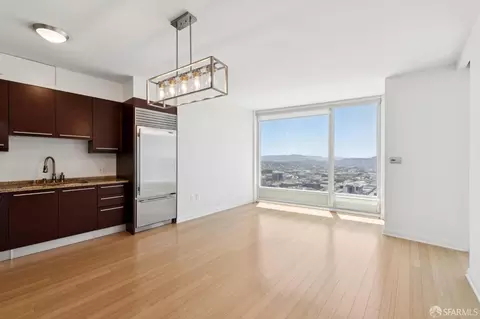 425 1st St #4304, San Francisco, CA 94105