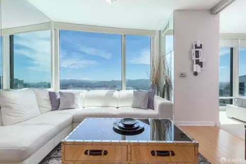 425 1st St #4304, San Francisco, CA 94105