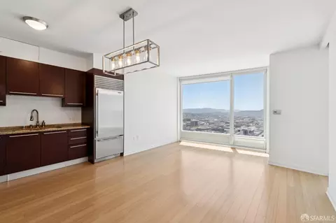 425 1st St #4304, San Francisco, CA 94105