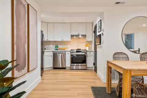 Kitchen - 281 Castro St, San Francisco, CA 94114 photo 9 of 10