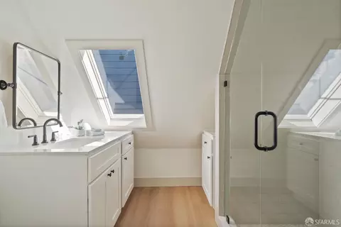 Bath - 281 Castro St, San Francisco, CA 94114 photo 9 of 12