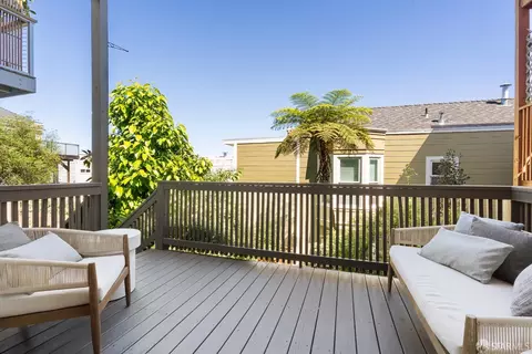 Exterior - 281 Castro St, San Francisco, CA 94114 photo 2 of 9