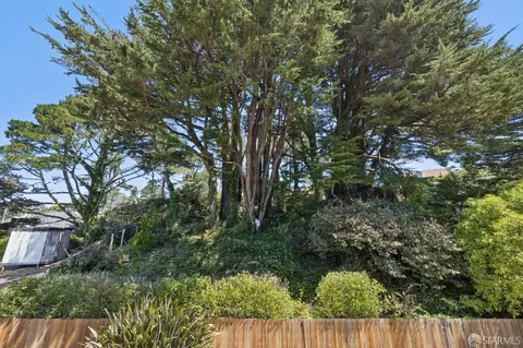 Exterior - 727 Lockhaven Dr, Pacifica, CA 94044 photo 4 of 12