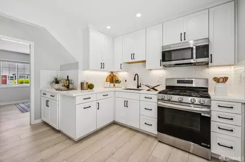 Kitchen - 727 Lockhaven Dr, Pacifica, CA 94044 photo 2 of 3