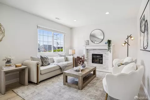 Living - 727 Lockhaven Dr, Pacifica, CA 94044 photo 3 of 4