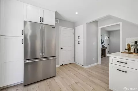 Entry Way - 727 Lockhaven Dr, Pacifica, CA 94044 photo 1 of 5