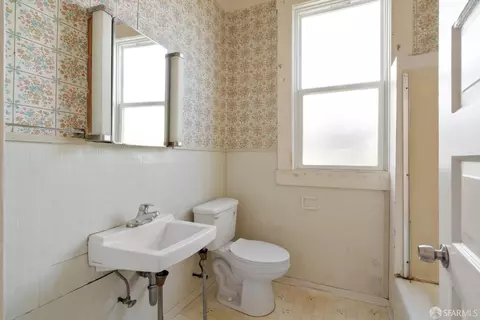 Bath - 203 Hoffman Ave, San Francisco, CA 94114 photo 1 of 2
