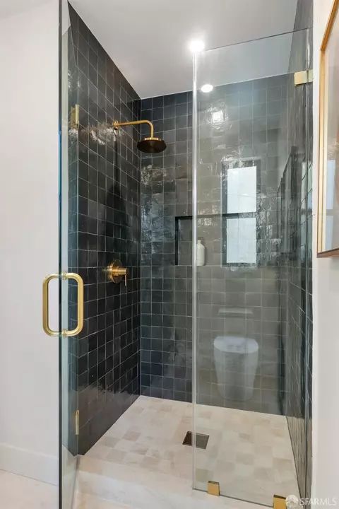 Bath - 2627 14th Ave, San Francisco, CA 94127 photo 3 of 9