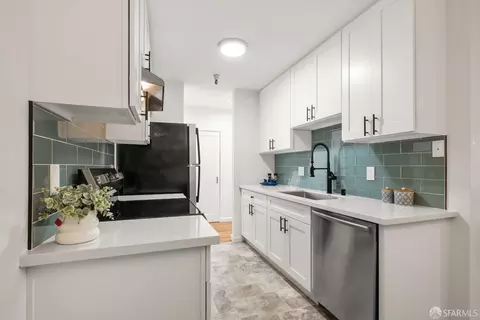 Kitchen - 400 Ortega Ave #111, Mountain View, CA 94040 photo 2 of 3