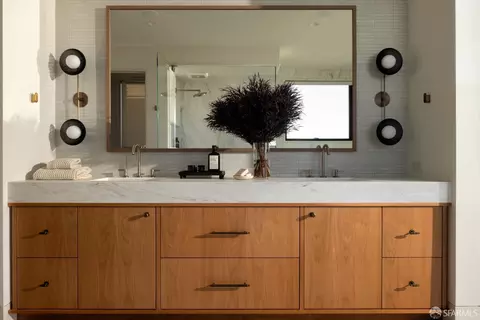Bath - 2880 Vallejo St, San Francisco, CA 94123 photo 3 of 6