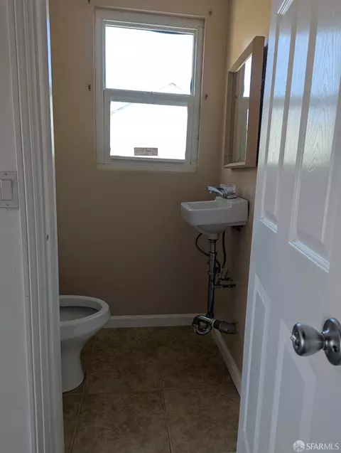 Bath - 2016 Bancroft Ave, San Leandro, CA 94577 photo 3 of 3