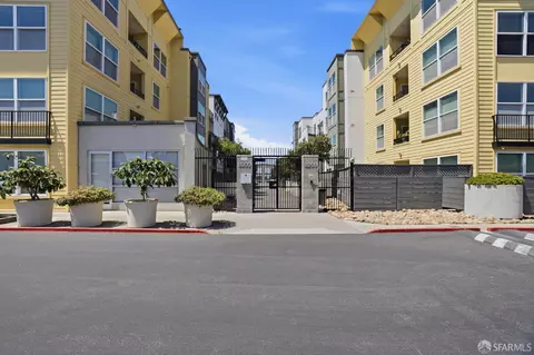 8300 Oceanview Ter #304, San Francisco, CA 94132