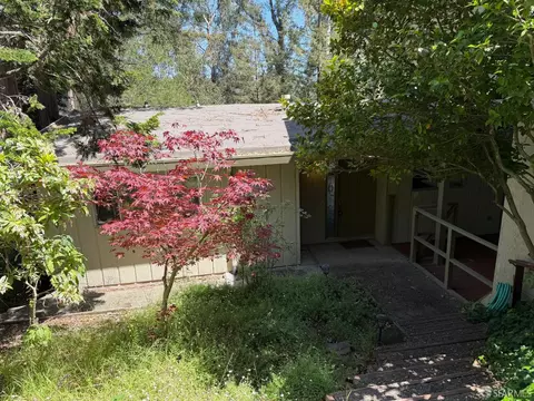 7101 Pinehaven Rd, Oakland, CA 94611