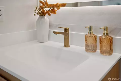 Bath - 1636 Bacon St, San Francisco, CA 94134 photo 2 of 5