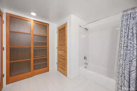 Bath - 5800 3rd St #1111, San Francisco, CA 94124 photo 3 of 3