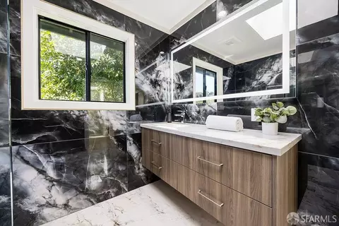 Bath - 1098 Siler Pl, Berkeley, CA 94705 photo 7 of 10