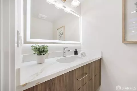 Bath - 1098 Siler Pl, Berkeley, CA 94705 photo 8 of 10