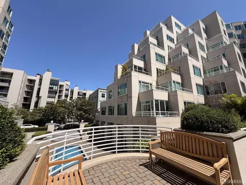 220 Lombard St #414, San Francisco, CA 94111