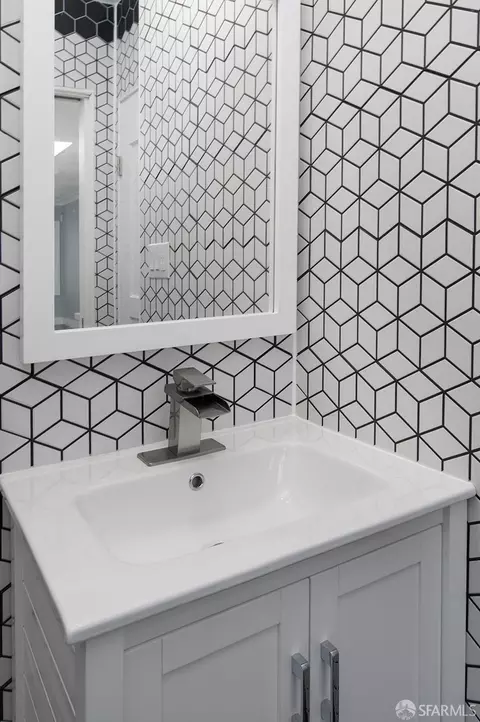 Bath - 1400 York St, San Francisco, CA 94110 photo 5 of 8