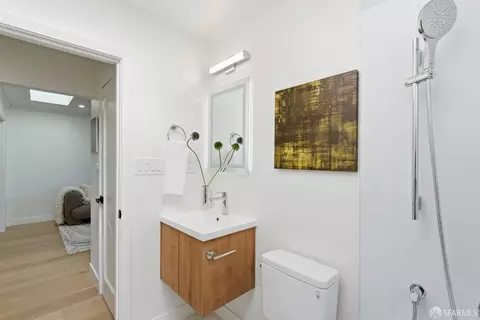 Bath - 306 Crescent Ave, San Francisco, CA 94110 photo 3 of 6